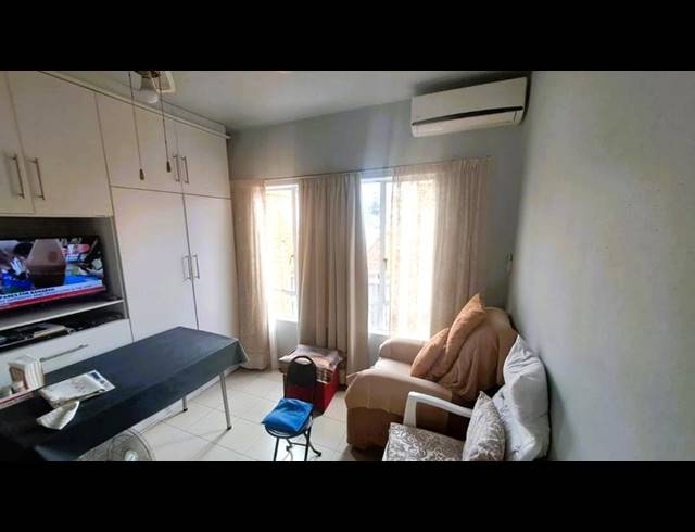 1 BEDROOM APARTMENT FOR SALE IN OVERPORT